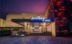 Sunday Hotel Arshika Sunset Road